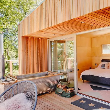 Lodge Lakeside *